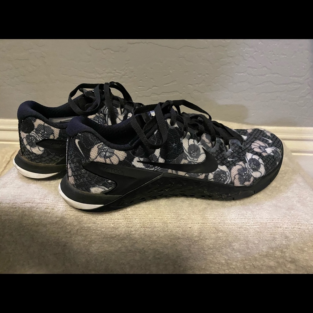 Nike Metcon athletic shoes. Size 8